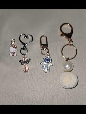 Hello Kitty Multi-Charm Key & Card Holder Set in Pink, Gold, Pearl